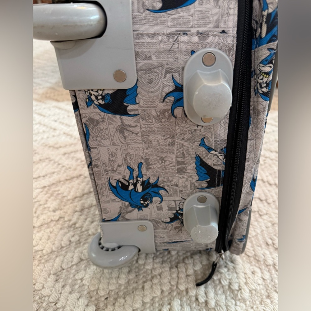 POTTERY BARN KIDS MARVEL BATMAN ROLLING CARRYON SUITCASE - Picture 11 of 12